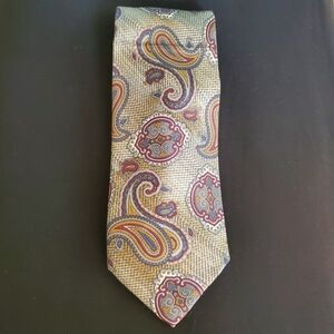 Boston Traders Paisley Silk Tie in Gold and Red